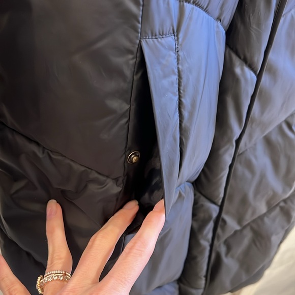 Gorgeous Goose Down Coat with fur hood - Picture 4 of 8